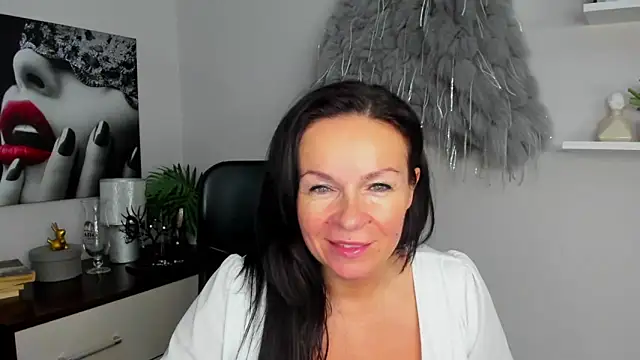 Snapshot of HelenLuxx chatting on January 2025 10:15:02 AM HelenLuxx online show from January 2025 10:15:02 AM
