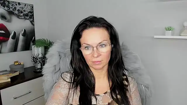 Snapshot of HelenLuxx chatting on January 2025 10:11:02 AM HelenLuxx online show from January 2025 10:11:02 AM
