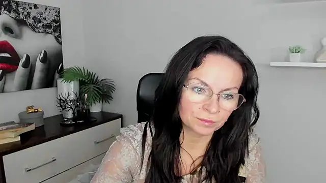 Snapshot of HelenLuxx chatting on January 2025 01:13:01 PM HelenLuxx online show from January 2025 01:13:01 PM