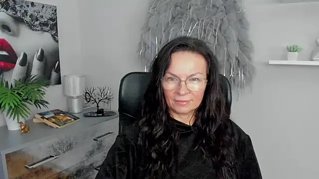 Snapshot of HelenLuxx chatting on January 2025 10:23:02 AM HelenLuxx online show from January 2025 10:23:02 AM