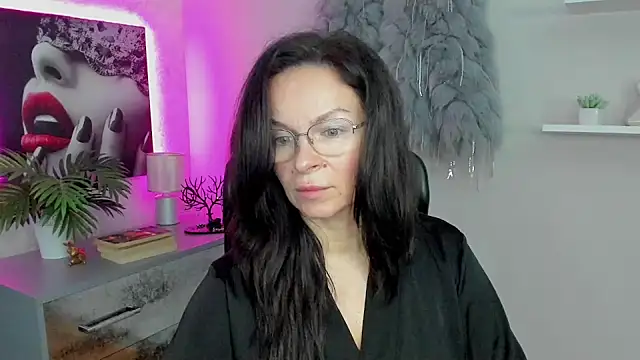 Snapshot of HelenLuxx chatting on January 2025 06:46:01 AM HelenLuxx online show from January 2025 06:46:01 AM