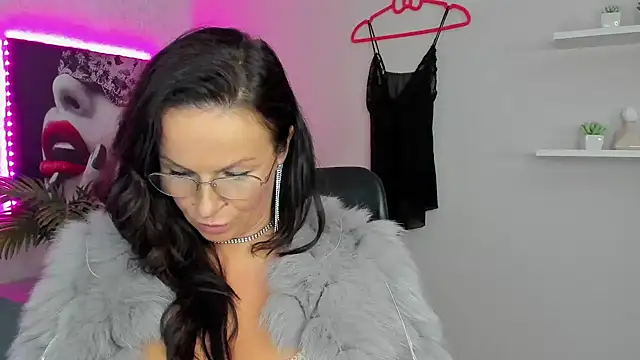 Snapshot of HelenLuxx chatting on February 2025 01:51:02 PM HelenLuxx online show from February 2025 01:51:02 PM