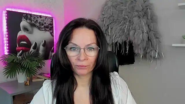 Snapshot of HelenLuxx chatting on March 2025 01:42:01 PM HelenLuxx online show from March 2025 01:42:01 PM