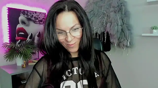 Snapshot of HelenLuxx chatting on March 2025 08:05:01 PM HelenLuxx online show from March 2025 08:05:01 PM