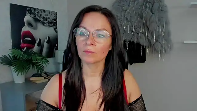 Snapshot of HelenLuxx chatting on March 2025 07:20:02 AM HelenLuxx online show from March 2025 07:20:02 AM