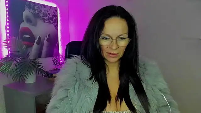 Snapshot of HelenLuxx chatting on September 2025 05:50:01 PM HelenLuxx online show from September 2025 05:50:01 PM