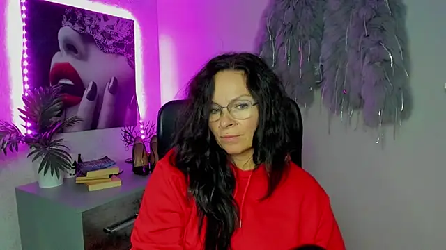 Snapshot of HelenLuxx chatting on October 2025 05:47:02 PM HelenLuxx online show from October 2025 05:47:02 PM