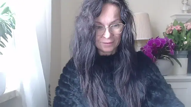 Snapshot of HelenLuxx chatting on October 2025 07:12:01 AM HelenLuxx online show from October 2025 07:12:01 AM