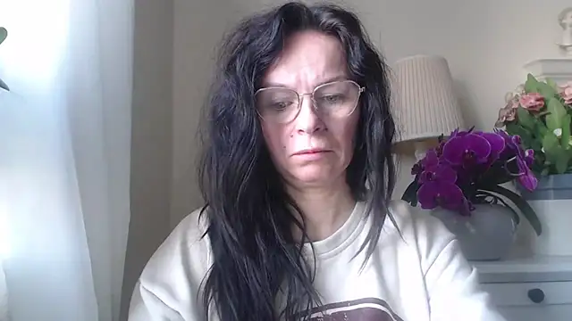 Snapshot of HelenLuxx chatting on October 2025 07:10:02 AM HelenLuxx online show from October 2025 07:10:02 AM