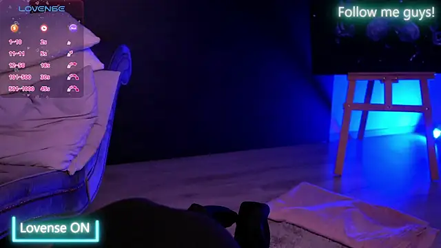 AriaVoss online show from October 2025 09:01:01 PM