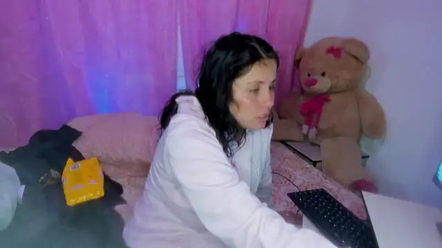 Snapshot of Dana_Jeins chatting on November 2025 10:32:01 PM Dana Jeins online show from November 2025 10:32:01 PM