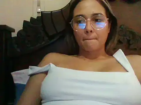 trianabell online show from December 2024 09:06:01 PM