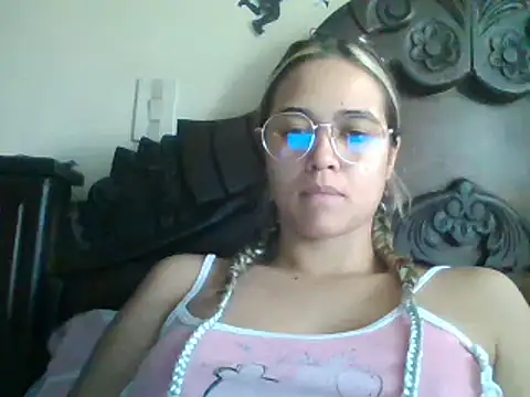 trianabell online show from December 2024 04:37:01 PM