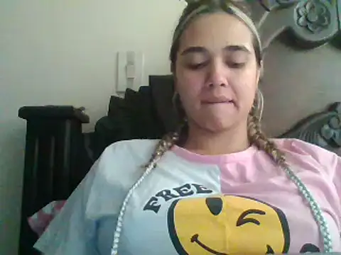 trianabell online show from December 2024 08:01:02 PM