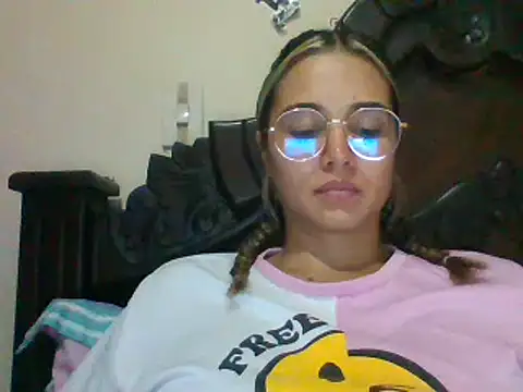 trianabell online show from December 2024 11:03:01 PM