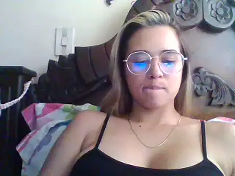 trianabell online show from December 2024 05:04:01 PM