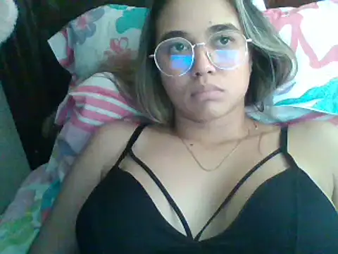 trianabell online show from December 2024 07:43:01 PM