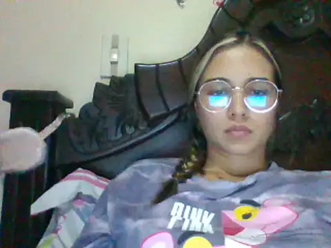 trianabell online show from December 2024 12:52:02 AM