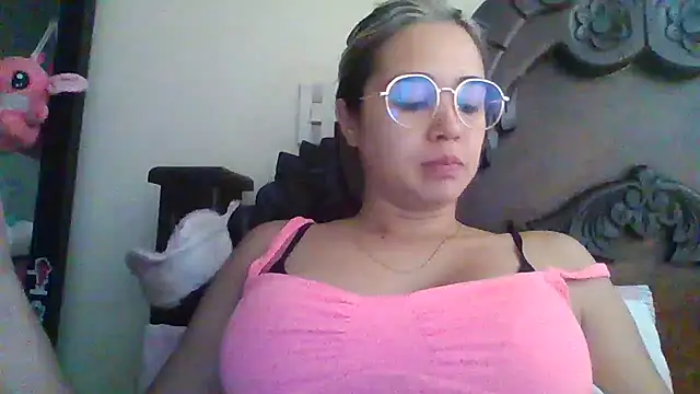 trianabell online show from February 2025 06:57:02 PM