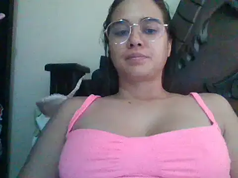 trianabell online show from February 2025 05:39:01 PM