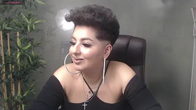 Snapshot of BustyAllyy chatting on January 2025 11:07:02 PM BustyAllyy online show from January 2025 11:07:02 PM