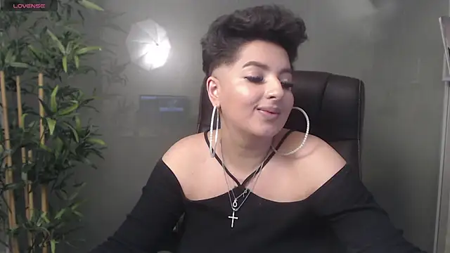 Snapshot of BustyAllyy chatting on January 2025 02:11:02 AM BustyAllyy online show from January 2025 02:11:02 AM