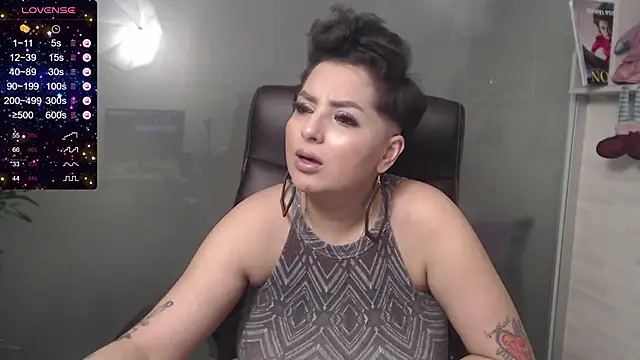 Snapshot of BustyAllyy chatting on January 2025 11:12:01 PM BustyAllyy online show from January 2025 11:12:01 PM