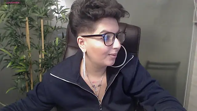 Snapshot of BustyAllyy chatting on January 2025 12:28:01 AM BustyAllyy online show from January 2025 12:28:01 AM