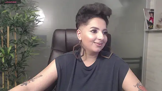 Snapshot of BustyAllyy chatting on January 2025 12:44:02 AM BustyAllyy online show from January 2025 12:44:02 AM