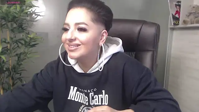 Snapshot of BustyAllyy chatting on January 2025 10:29:02 PM BustyAllyy online show from January 2025 10:29:02 PM