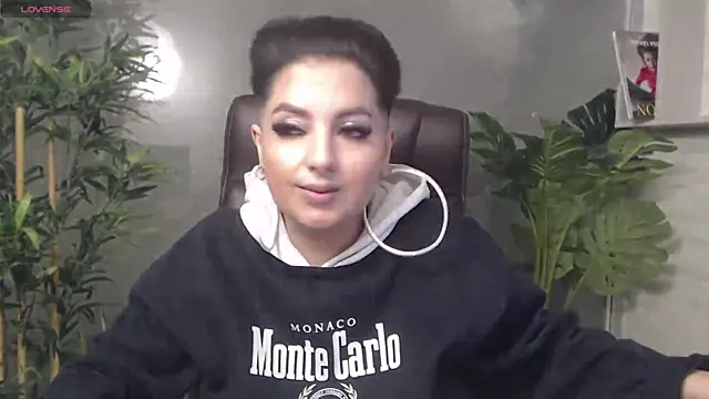 Snapshot of BustyAllyy chatting on January 2025 01:32:01 AM BustyAllyy online show from January 2025 01:32:01 AM