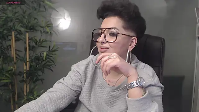 Snapshot of BustyAllyy chatting on January 2025 10:54:01 PM BustyAllyy online show from January 2025 10:54:01 PM