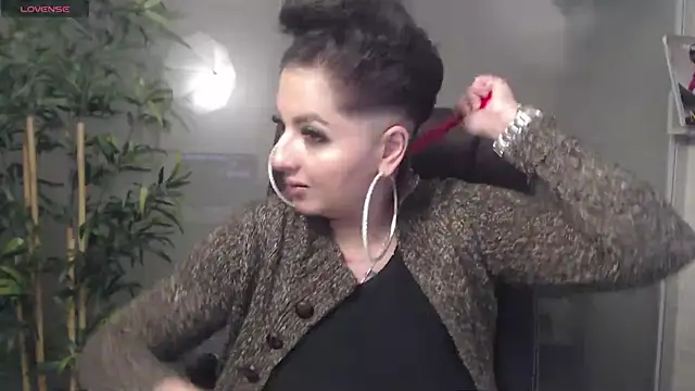 Snapshot of BustyAllyy chatting on January 2025 12:22:01 AM BustyAllyy online show from January 2025 12:22:01 AM