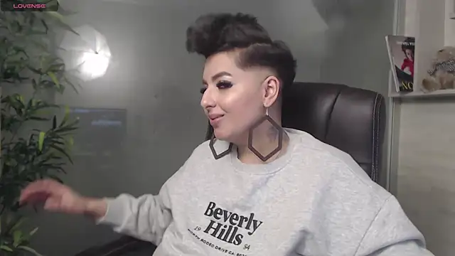 Snapshot of BustyAllyy chatting on January 2025 11:27:01 PM BustyAllyy online show from January 2025 11:27:01 PM