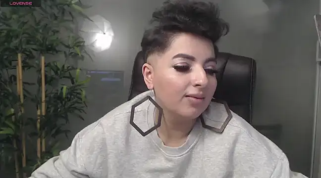 Snapshot of BustyAllyy chatting on January 2025 02:27:02 AM BustyAllyy online show from January 2025 02:27:02 AM