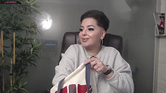 Snapshot of BustyAllyy chatting on January 2025 08:48:01 PM BustyAllyy online show from January 2025 08:48:01 PM