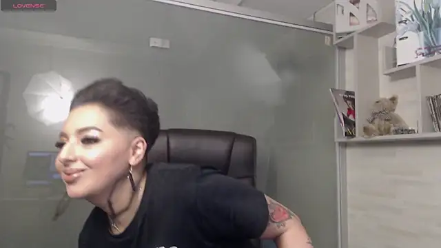 Snapshot of BustyAllyy chatting on January 2025 08:46:02 PM BustyAllyy online show from January 2025 08:46:02 PM