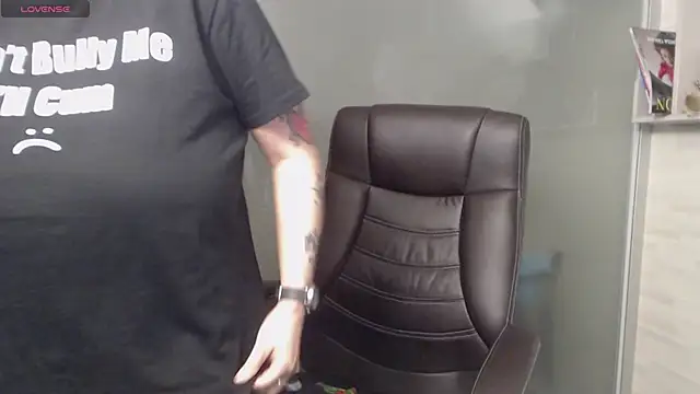 Snapshot of BustyAllyy chatting on January 2025 12:10:01 AM BustyAllyy online show from January 2025 12:10:01 AM