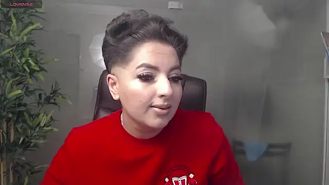 Snapshot of BustyAllyy chatting on January 2025 09:39:01 PM BustyAllyy online show from January 2025 09:39:01 PM