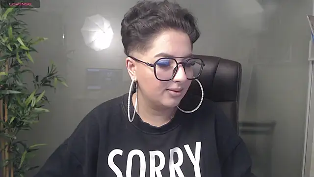 Snapshot of BustyAllyy chatting on January 2025 10:06:01 PM BustyAllyy online show from January 2025 10:06:01 PM