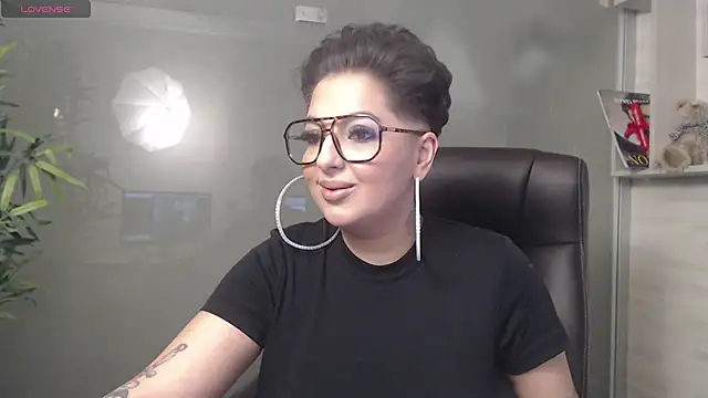 Snapshot of BustyAllyy chatting on January 2025 10:19:01 PM BustyAllyy online show from January 2025 10:19:01 PM