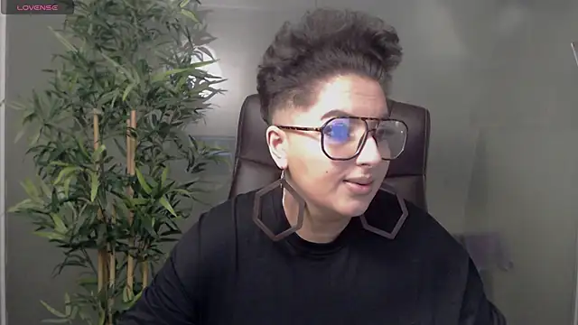 Snapshot of BustyAllyy chatting on January 2025 09:14:02 PM BustyAllyy online show from January 2025 09:14:02 PM