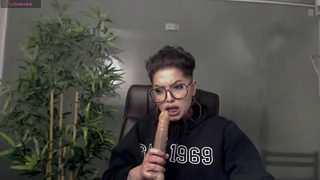 Snapshot of BustyAllyy chatting on January 2025 08:49:02 PM BustyAllyy online show from January 2025 08:49:02 PM