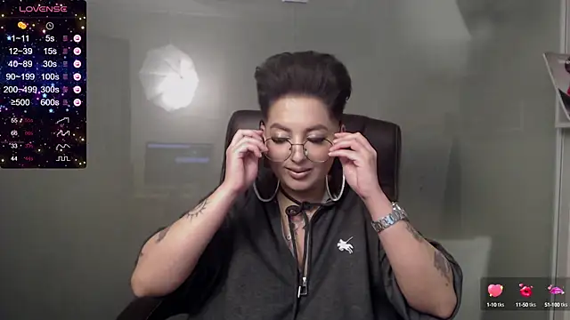 Snapshot of BustyAllyy chatting on January 2025 10:11:02 PM BustyAllyy online show from January 2025 10:11:02 PM