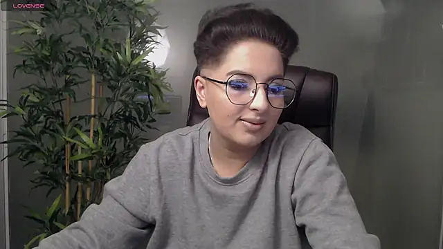 Snapshot of BustyAllyy chatting on January 2025 09:36:01 PM BustyAllyy online show from January 2025 09:36:01 PM