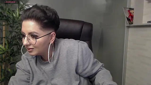 Snapshot of BustyAllyy chatting on January 2025 01:11:02 AM BustyAllyy online show from January 2025 01:11:02 AM