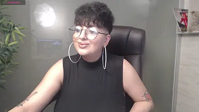 Snapshot of BustyAllyy chatting on January 2025 09:26:02 PM BustyAllyy online show from January 2025 09:26:02 PM