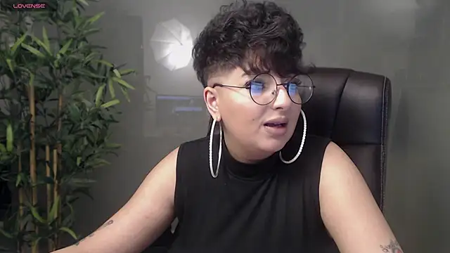 Snapshot of BustyAllyy chatting on February 2025 12:40:02 AM BustyAllyy online show from February 2025 12:40:02 AM