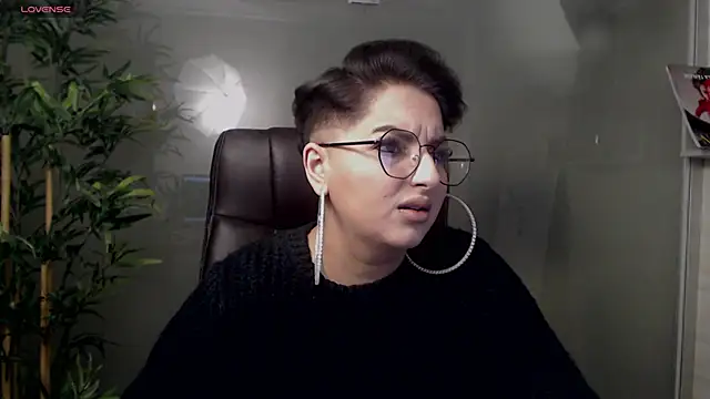 Snapshot of BustyAllyy chatting on February 2025 09:29:02 PM BustyAllyy online show from February 2025 09:29:02 PM