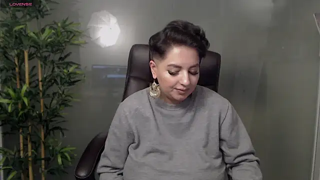 Snapshot of BustyAllyy chatting on February 2025 02:25:02 AM BustyAllyy online show from February 2025 02:25:02 AM